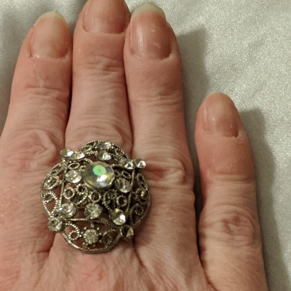 Beautiful Vintage Statement Ring - image 3